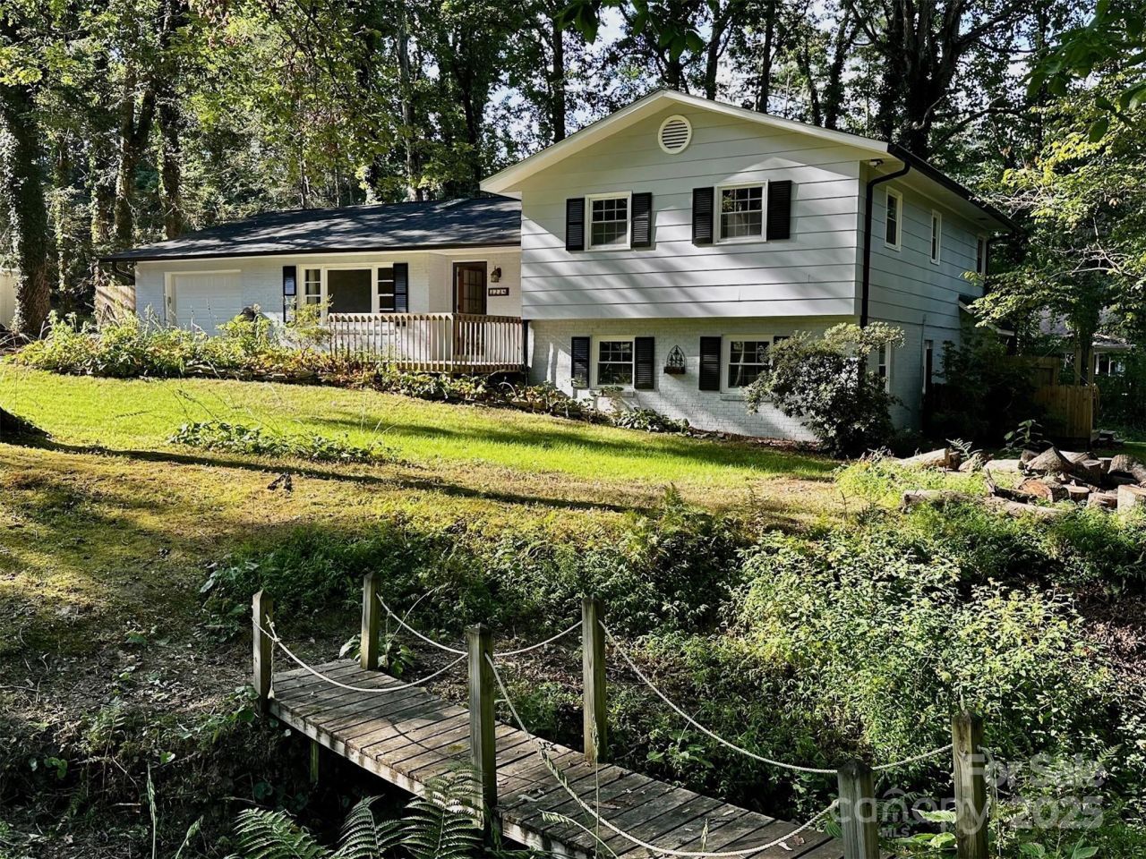 3238 Debbie Drive, Hendersonville, NC 28791 Main Photo