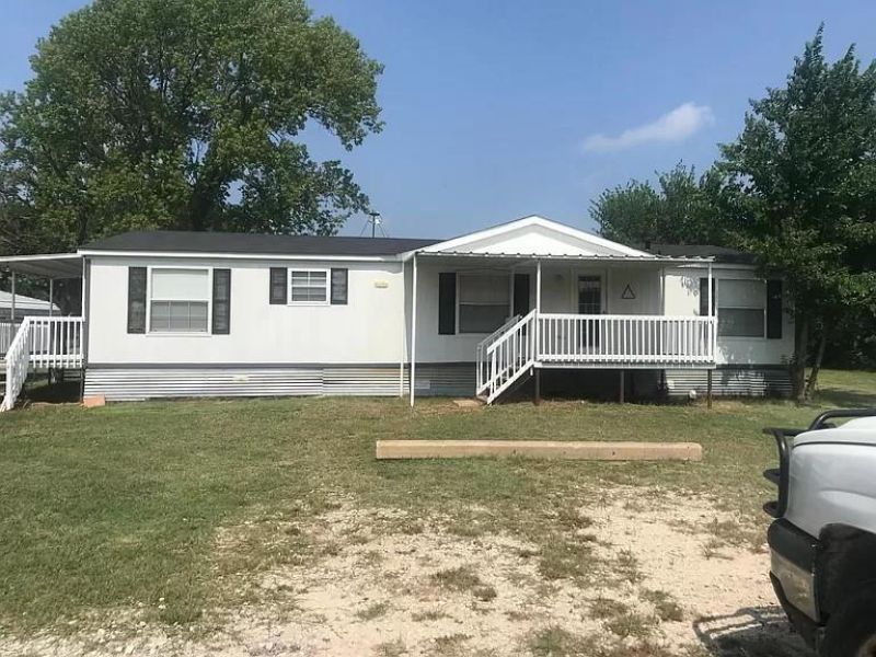 150 Oak Valley Lane, Springtown, TX 76082 Main Photo