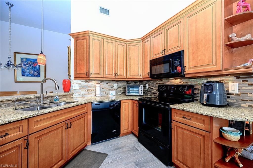559 Beachwalk Cir, Unit U204, Naples, FL 34108 Photo