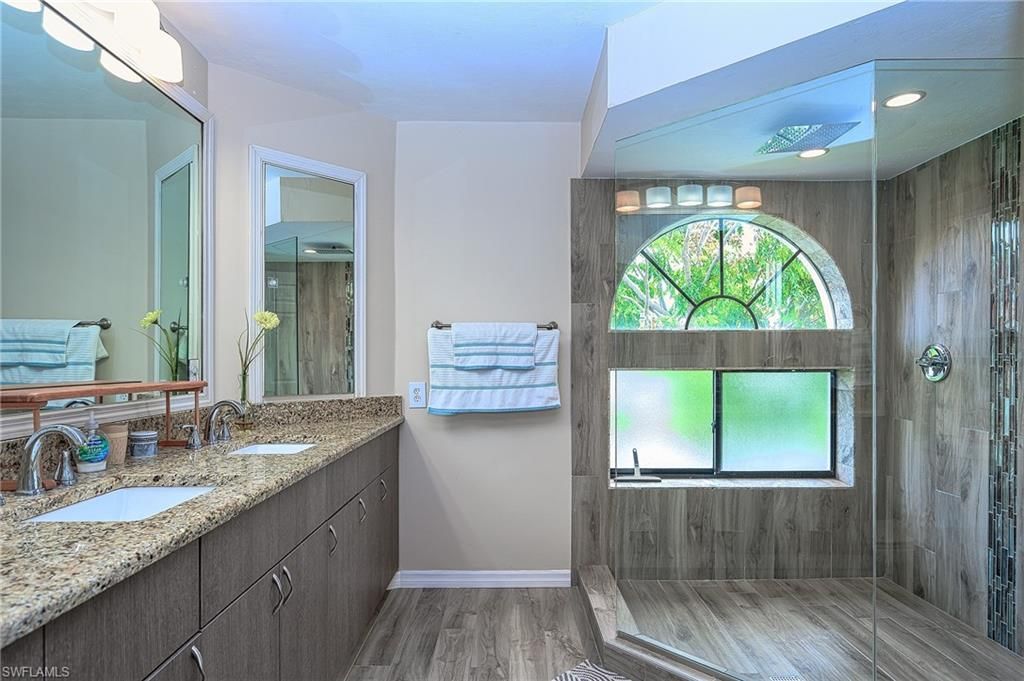 559 Beachwalk Cir, Unit U204, Naples, FL 34108 Photo