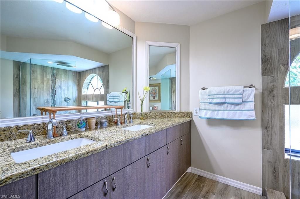 559 Beachwalk Cir, Unit U204, Naples, FL 34108 Photo