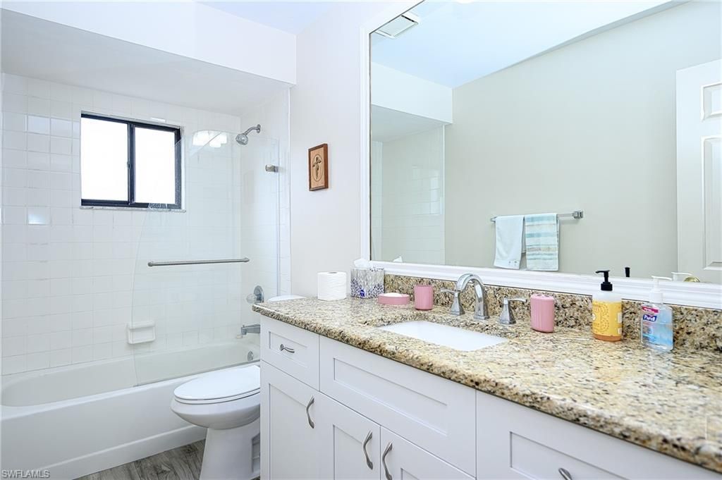 559 Beachwalk Cir, Unit U204, Naples, FL 34108 Photo