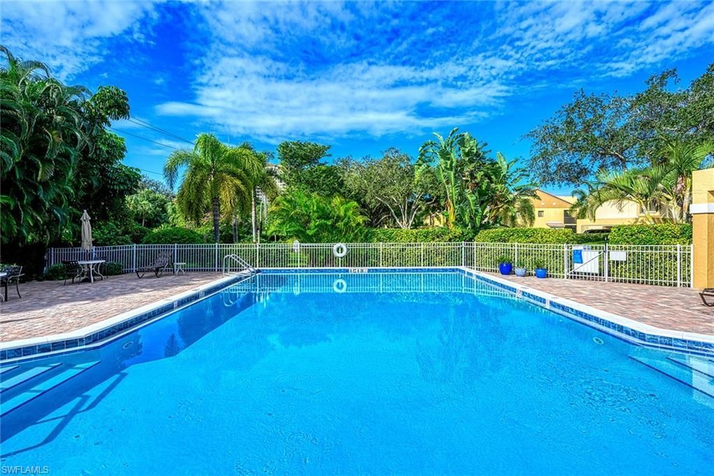559 Beachwalk Cir, Unit U204, Naples, FL 34108 Photo