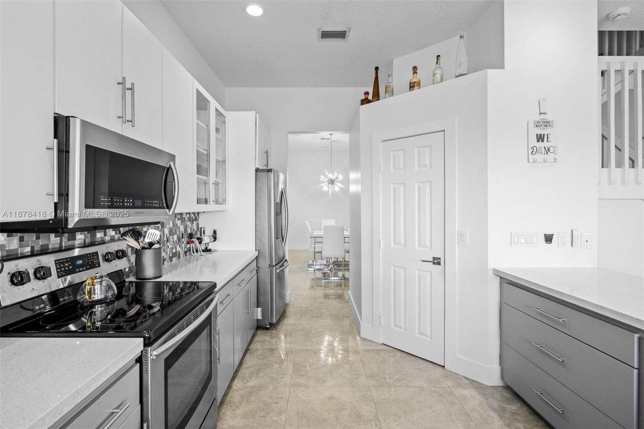 13398 SW 28th St, Miramar, FL 33027 Photo