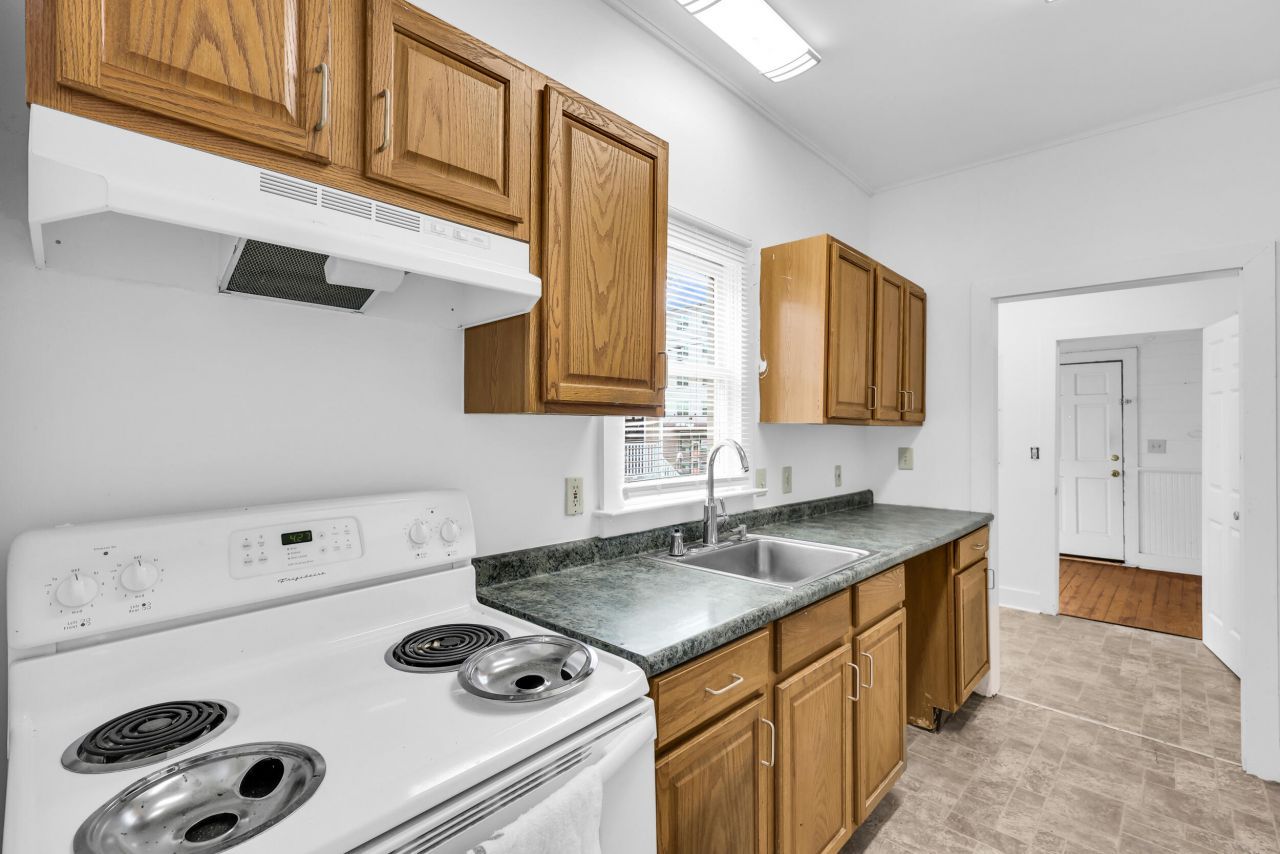 66 1/2 Lee Street Photo 14