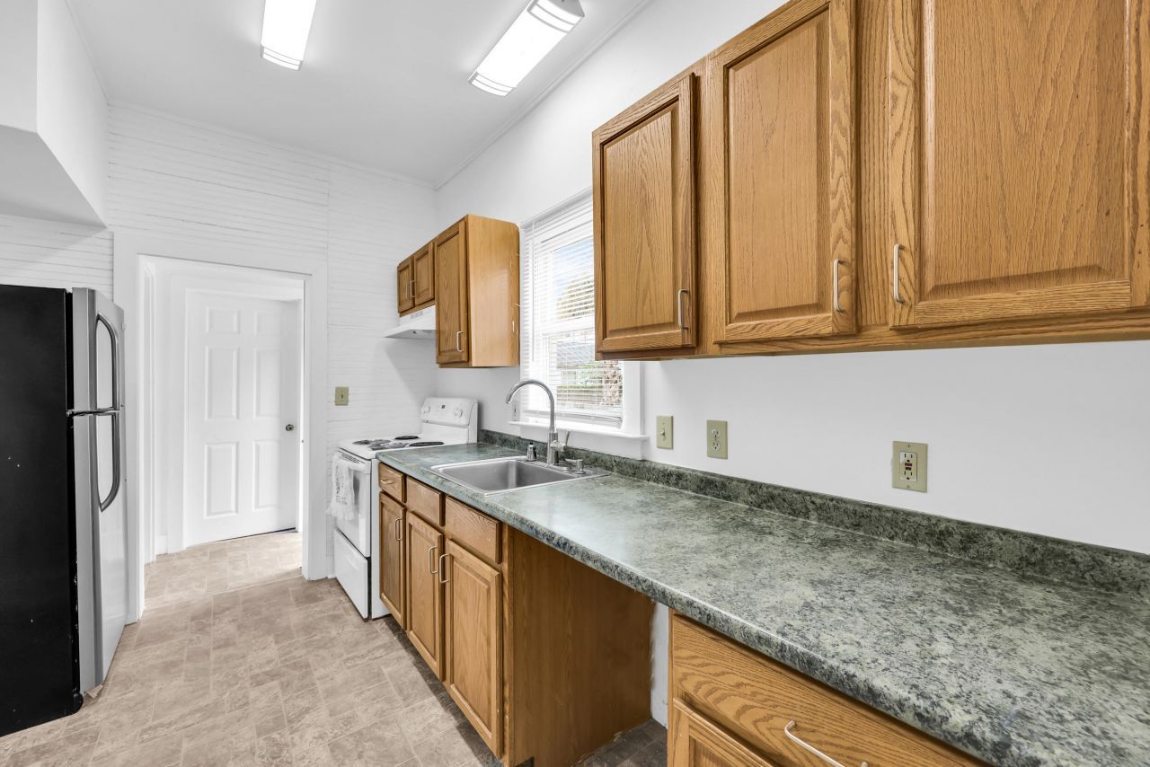 66 1/2 Lee Street Photo 15