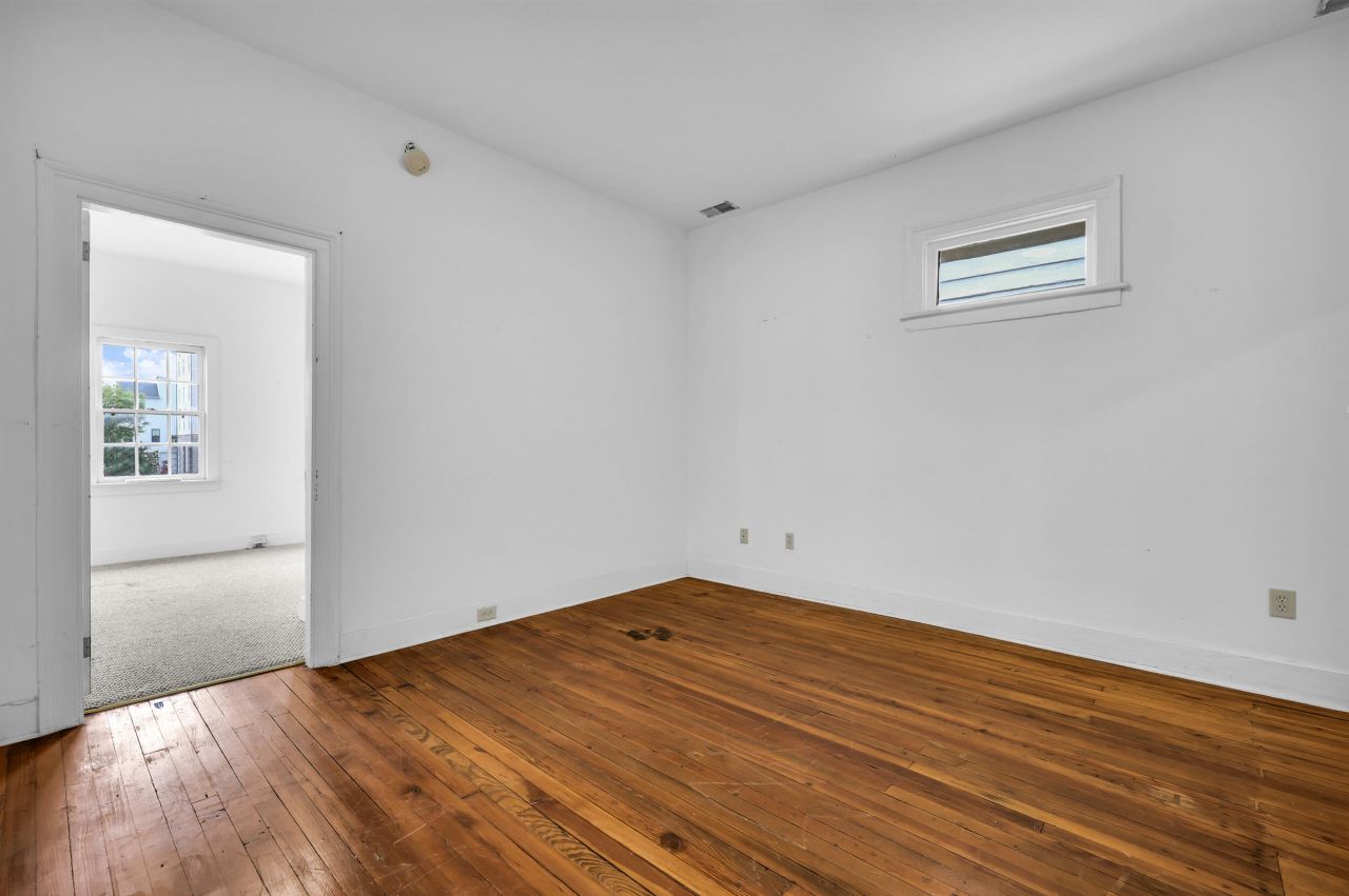 66 1/2 Lee Street Photo 16