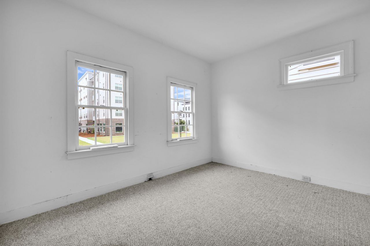 66 1/2 Lee Street Photo 18