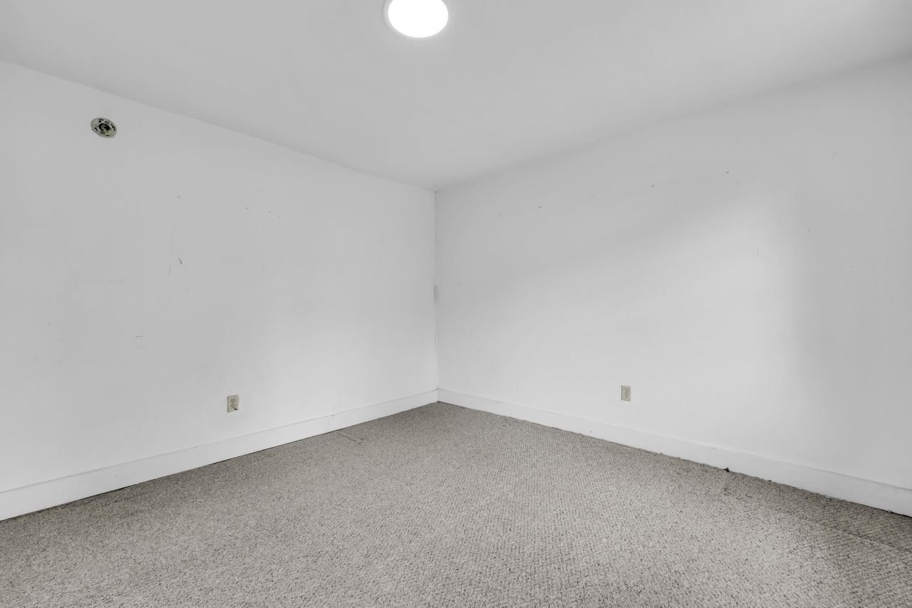 66 1/2 Lee Street Photo 25