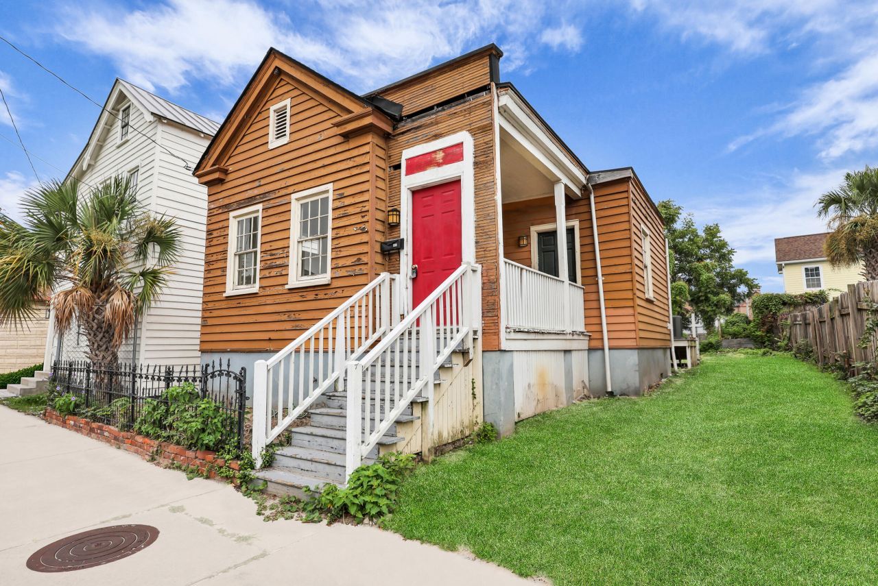 66 1/2 Lee Street Photo 3