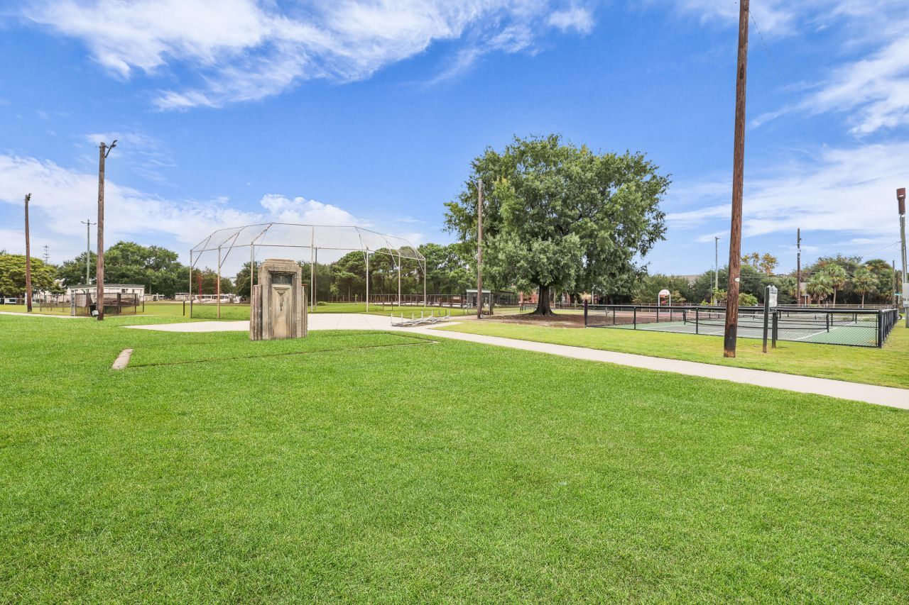 66 1/2 Lee Street Photo 32