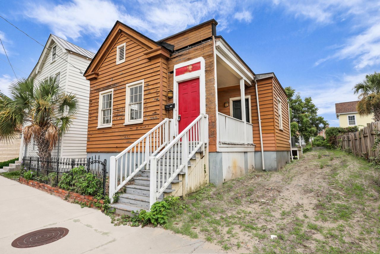 66 1/2 Lee Street Photo 4