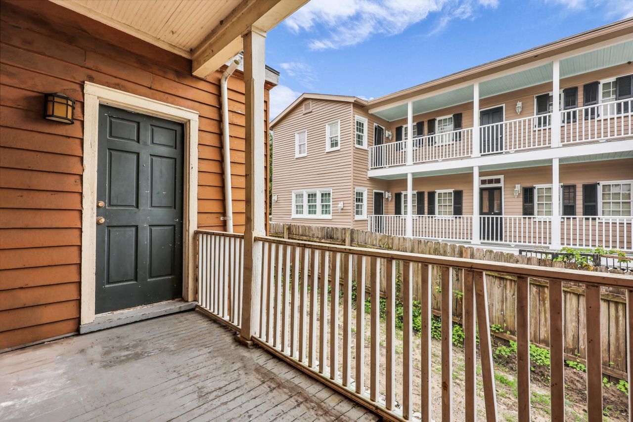 66 1/2 Lee Street Photo 5