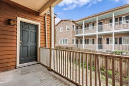 66 1/2 Lee Street photo 4