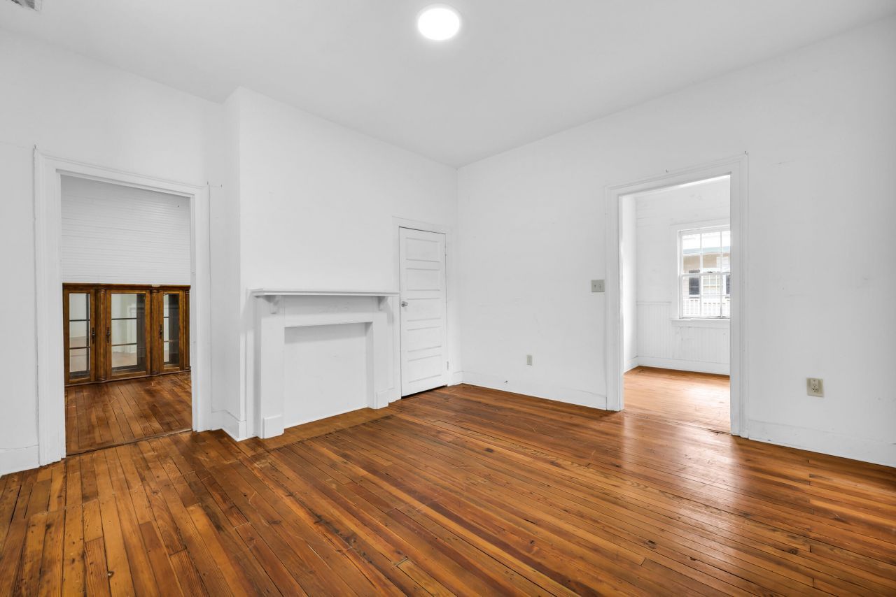 66 1/2 Lee Street Photo 6