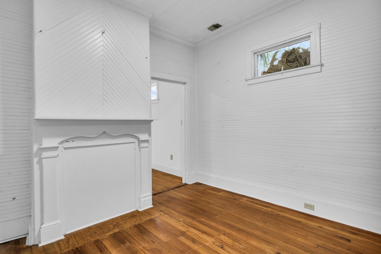 66 1/2 Lee Street Photo 9