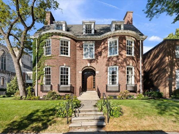 5638 S WOODLAWN Avenue, Chicago, IL 60637