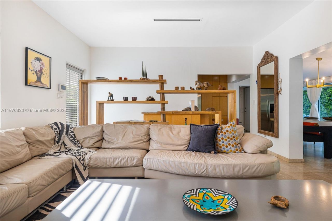 11403 NE 8th Ave, Biscayne Park, FL 33161 Photo