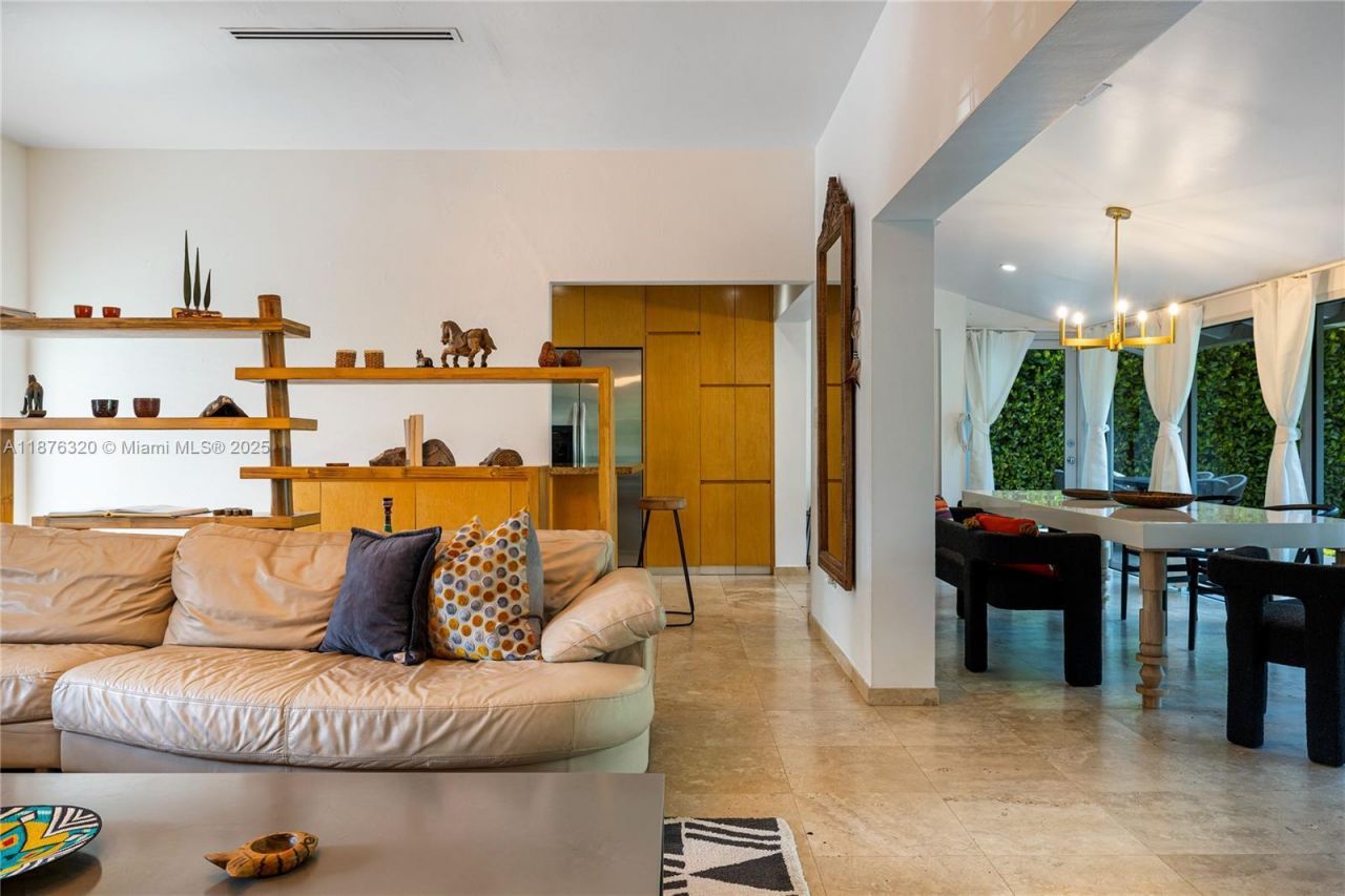 11403 NE 8th Ave, Biscayne Park, FL 33161 Photo