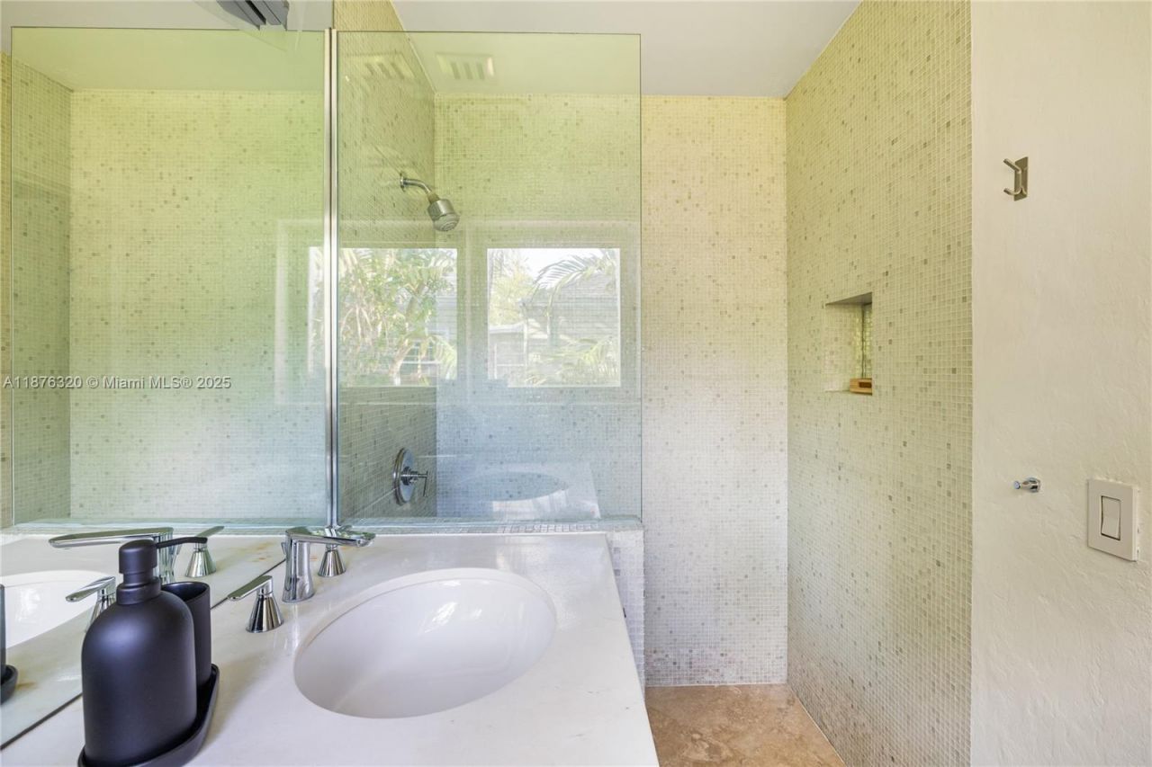 11403 NE 8th Ave, Biscayne Park, FL 33161 Photo