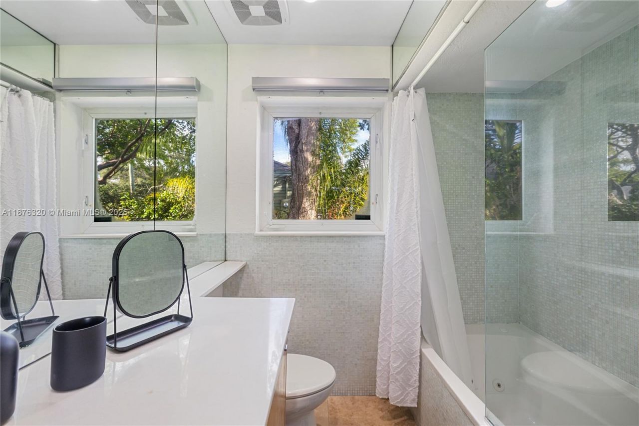 11403 NE 8th Ave, Biscayne Park, FL 33161 Photo