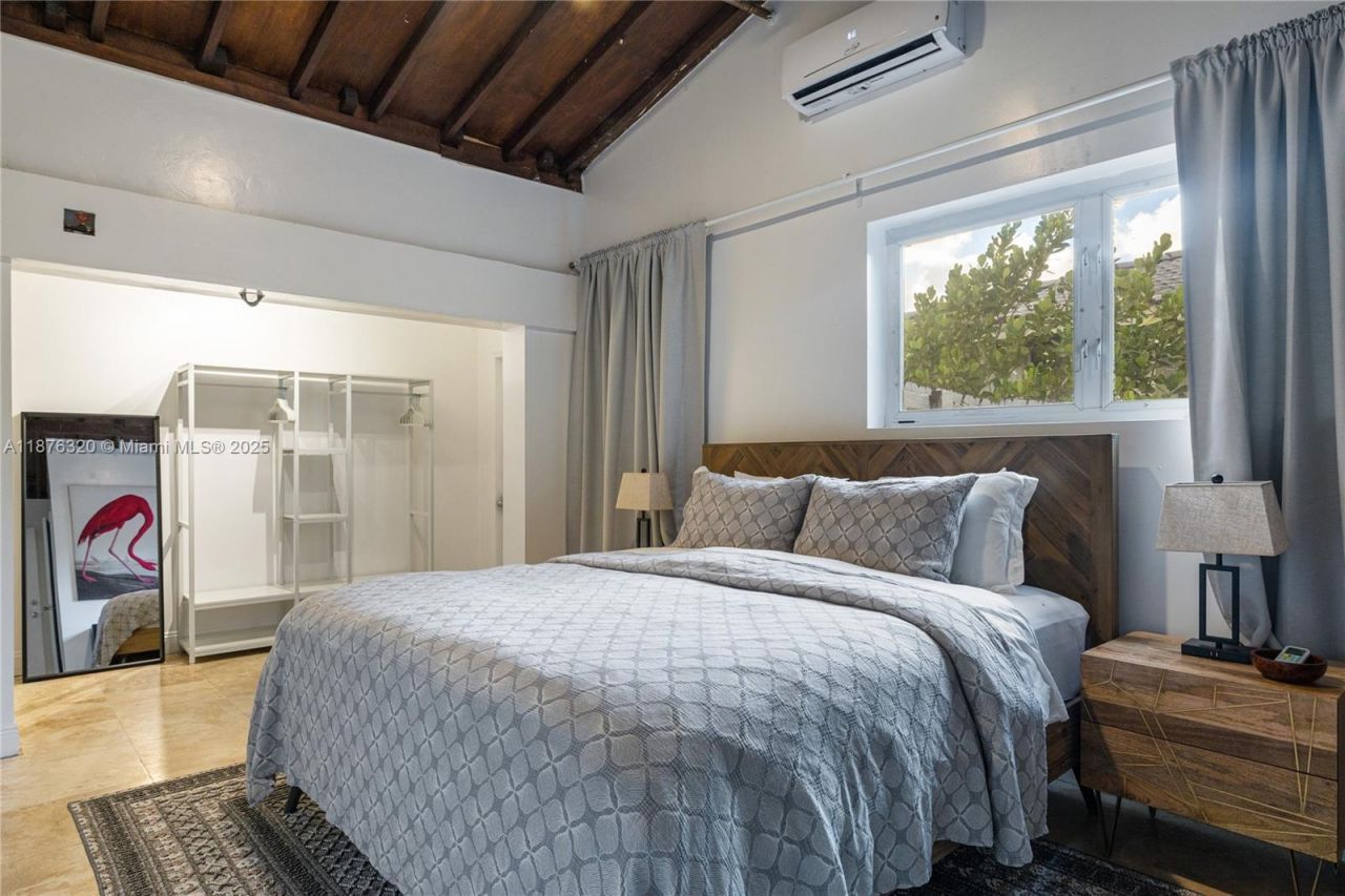 11403 NE 8th Ave, Biscayne Park, FL 33161 Photo