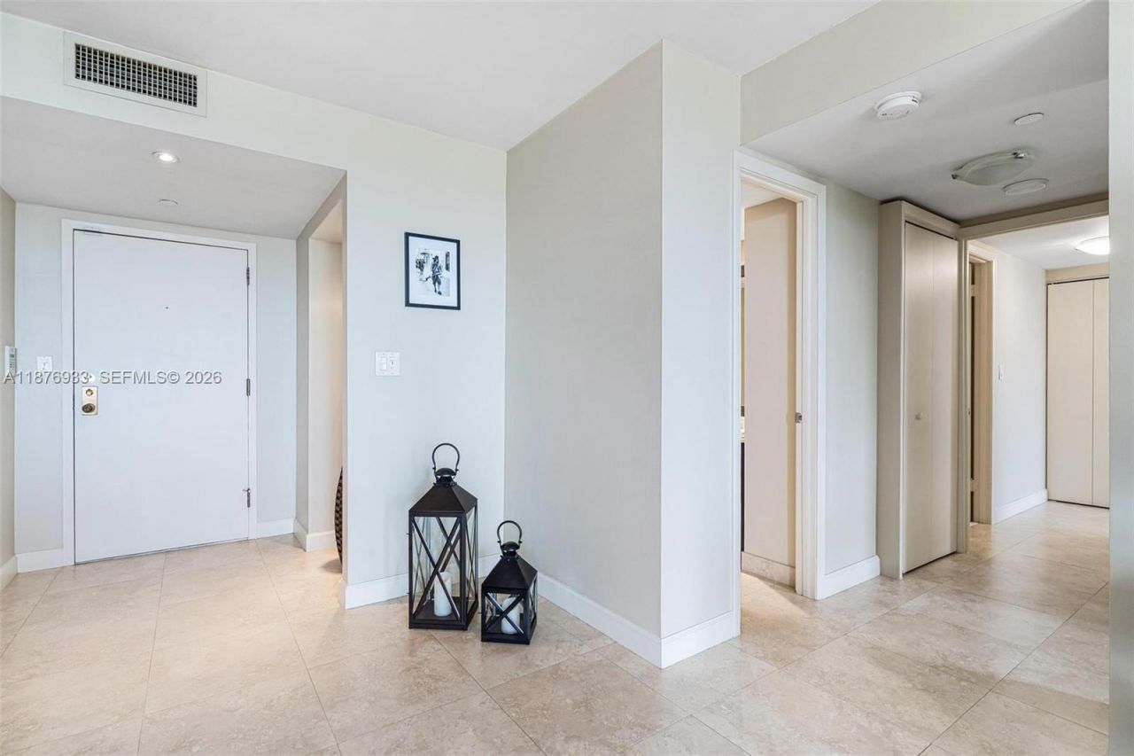 2000 Towerside Ter, Unit 1407, Miami, FL 33138 Photo