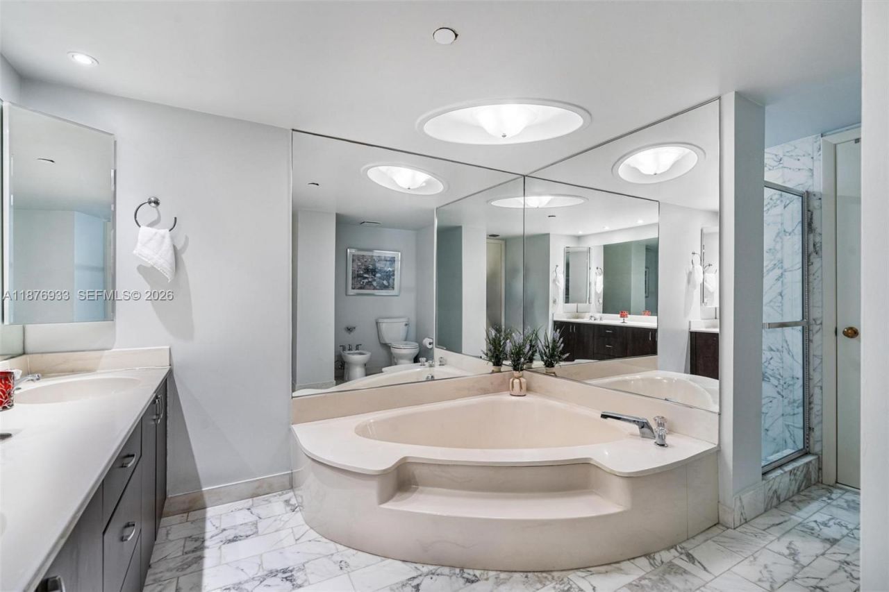 2000 Towerside Ter, Unit 1407, Miami, FL 33138 Photo