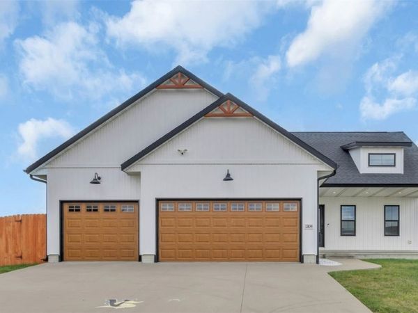 1104 E 16th, Vinton, IA 52349