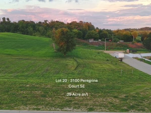 3100 Peregrine Court SE, Cedar Rapids, IA 52403