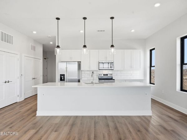 327 W Summit Hill Drive, Knoxville, TN 37902