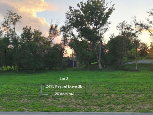 2415 Kestrel Drive SE, Cedar Rapids, IA 52403