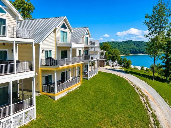 195 N Deer Village Lane, LaFollette, TN 37766