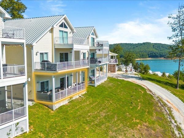 195 N Deer Village Lane, LaFollette, TN 37766