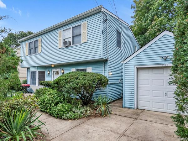 253 Raff Avenue, Carle Place, NY 11514