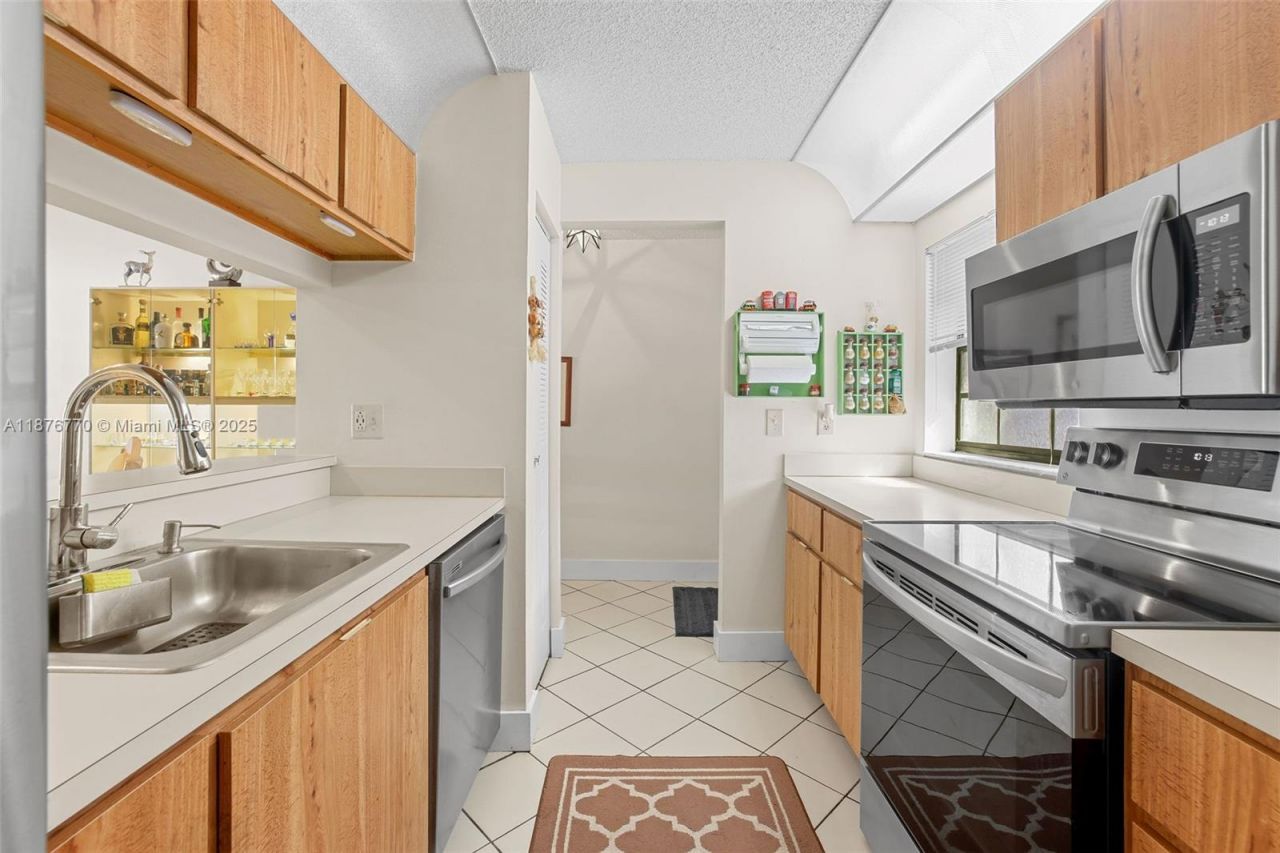 11657 NW 11th Street, Pembroke Pines, FL 33026 Photo