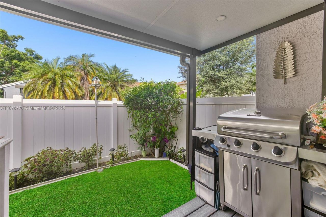 11657 NW 11th Street, Pembroke Pines, FL 33026 Photo