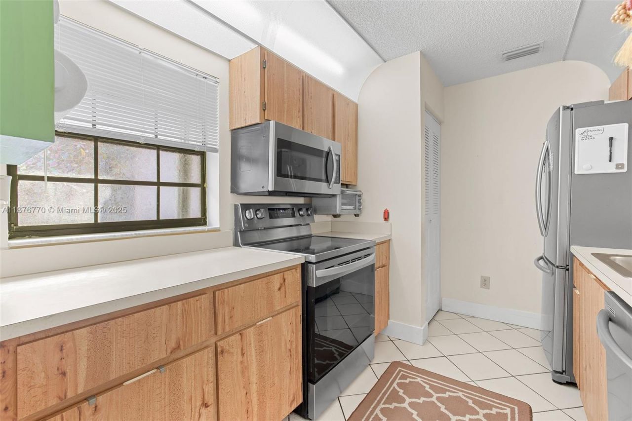 11657 NW 11th Street, Pembroke Pines, FL 33026 Photo