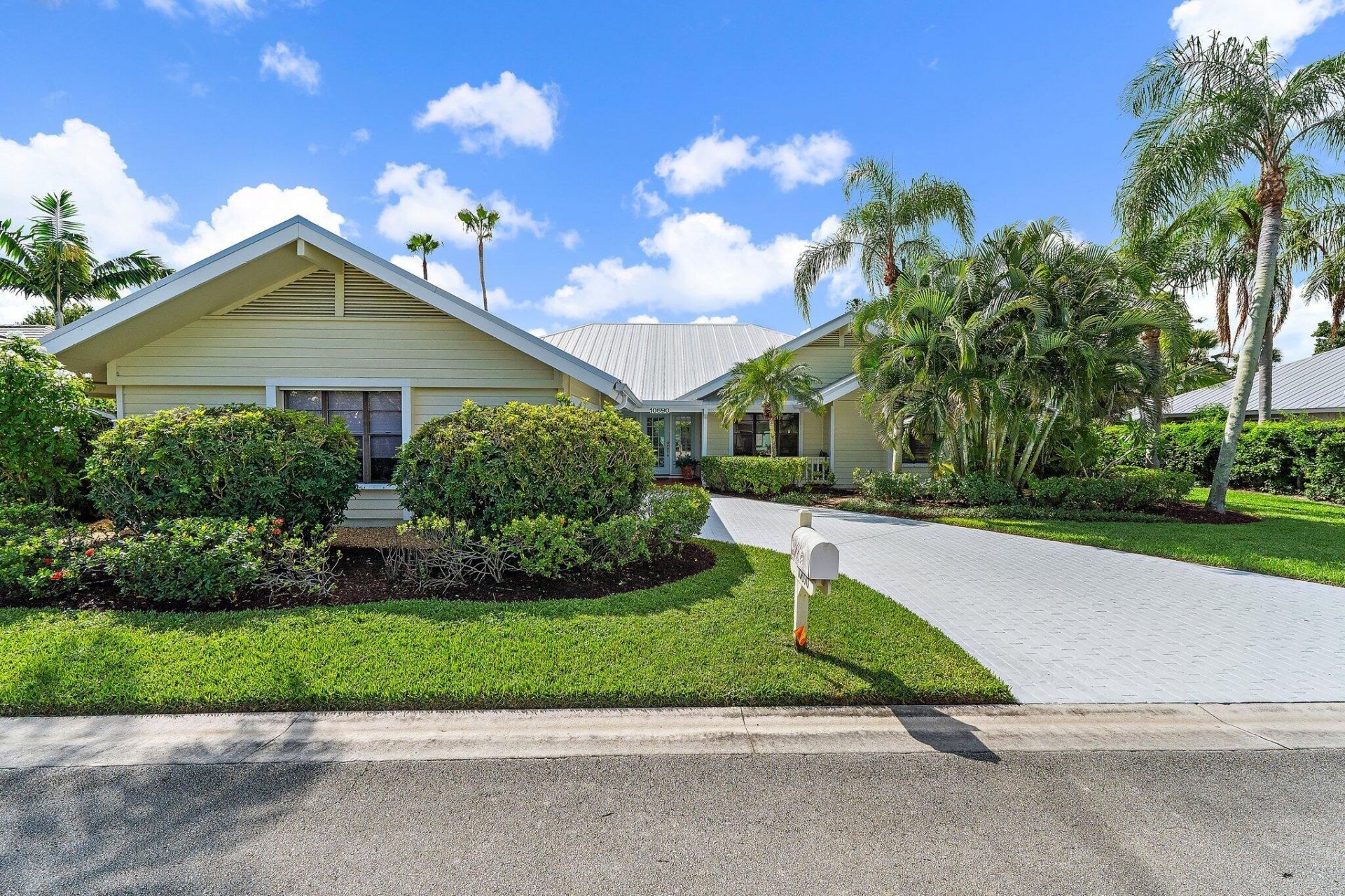 10690 SE Jupiter Narrows Drive, Hobe Sound, FL 33455 Photo