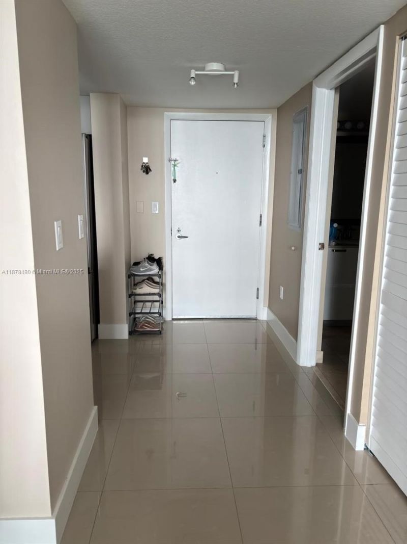 1800 N Bayshore Dr, Unit 2210, Miami, FL 33132 Photo