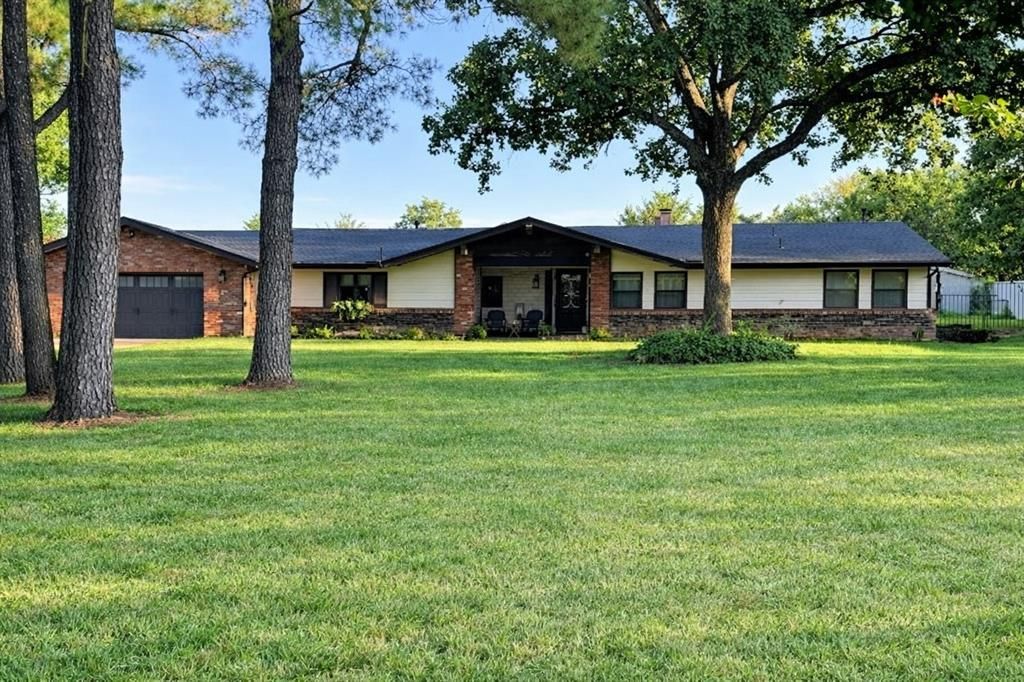 9 Dustin Circle, Shawnee, OK 74804 Main Photo