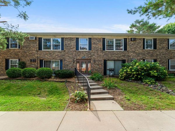 806 Old Settlers Trail, Unit 8, Hopkins, MN 55343