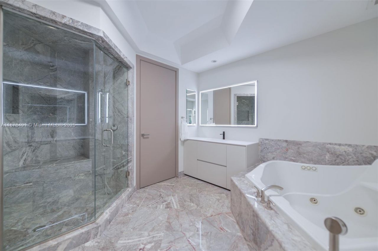 16051 Collins Ave, Unit 2102, Sunny Isles Beach, FL 33160 Photo