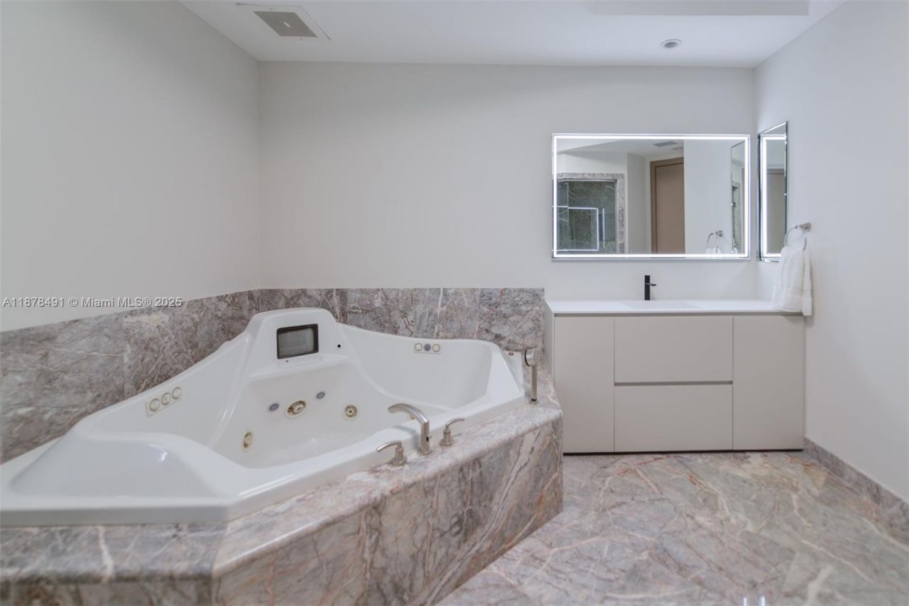 16051 Collins Ave, Unit 2102, Sunny Isles Beach, FL 33160 Photo