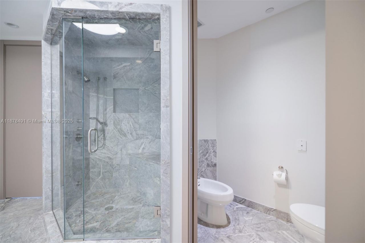 16051 Collins Ave, Unit 2102, Sunny Isles Beach, FL 33160 Photo