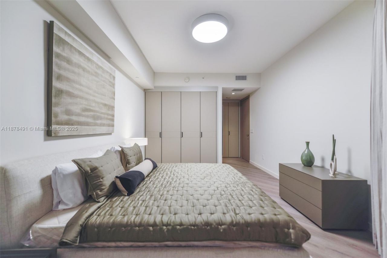 16051 Collins Ave, Unit 2102, Sunny Isles Beach, FL 33160 Photo