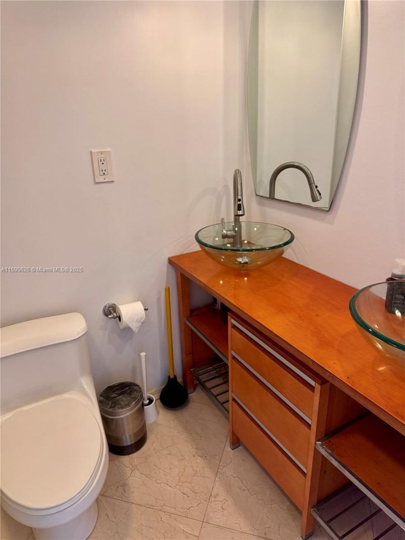 230 174th St, Unit 1602, Sunny Isles Beach, FL 33160 Photo