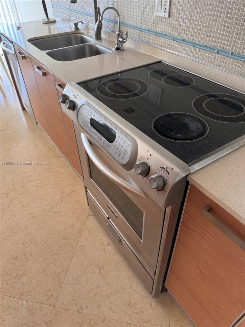 230 174th St, Unit 1602, Sunny Isles Beach, FL 33160 Photo