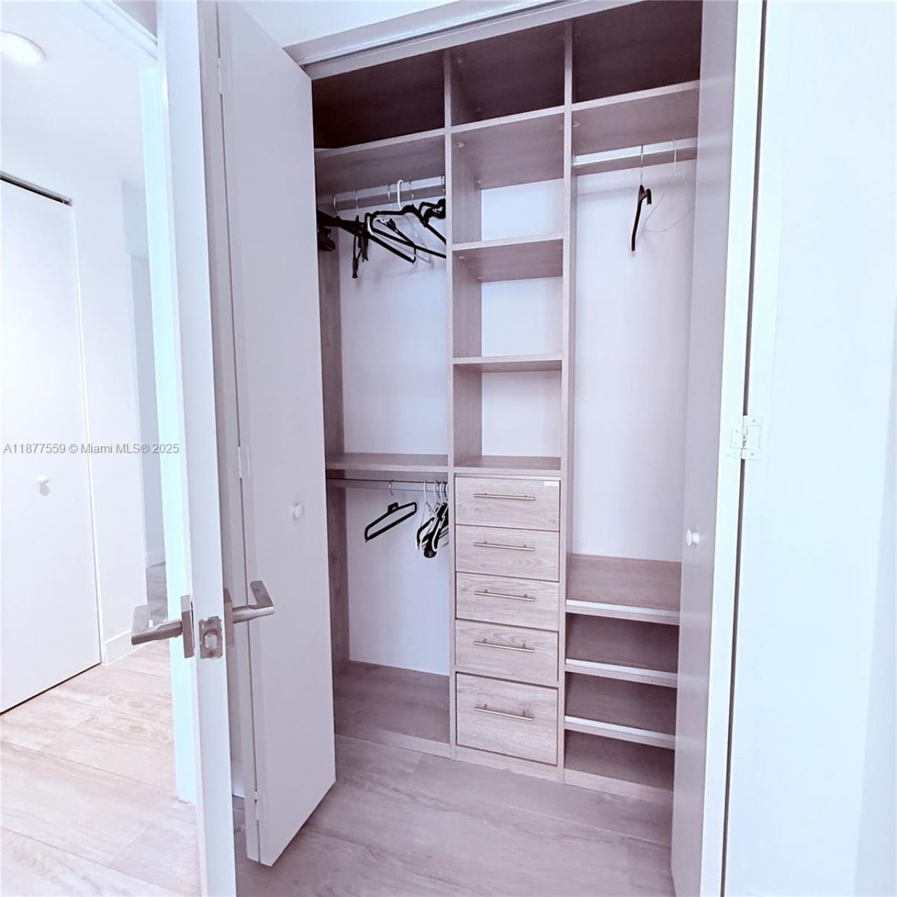 55 SW 9th St, Unit 4003, Miami, FL 33130 Photo