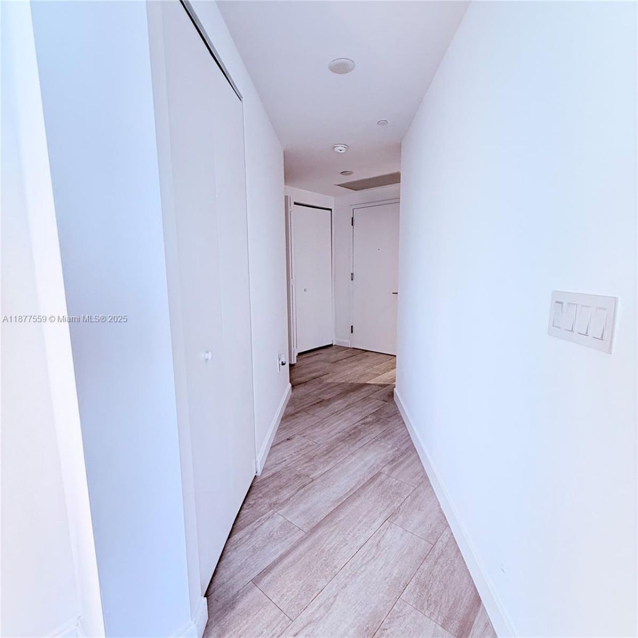 55 SW 9th St, Unit 4003, Miami, FL 33130 Photo